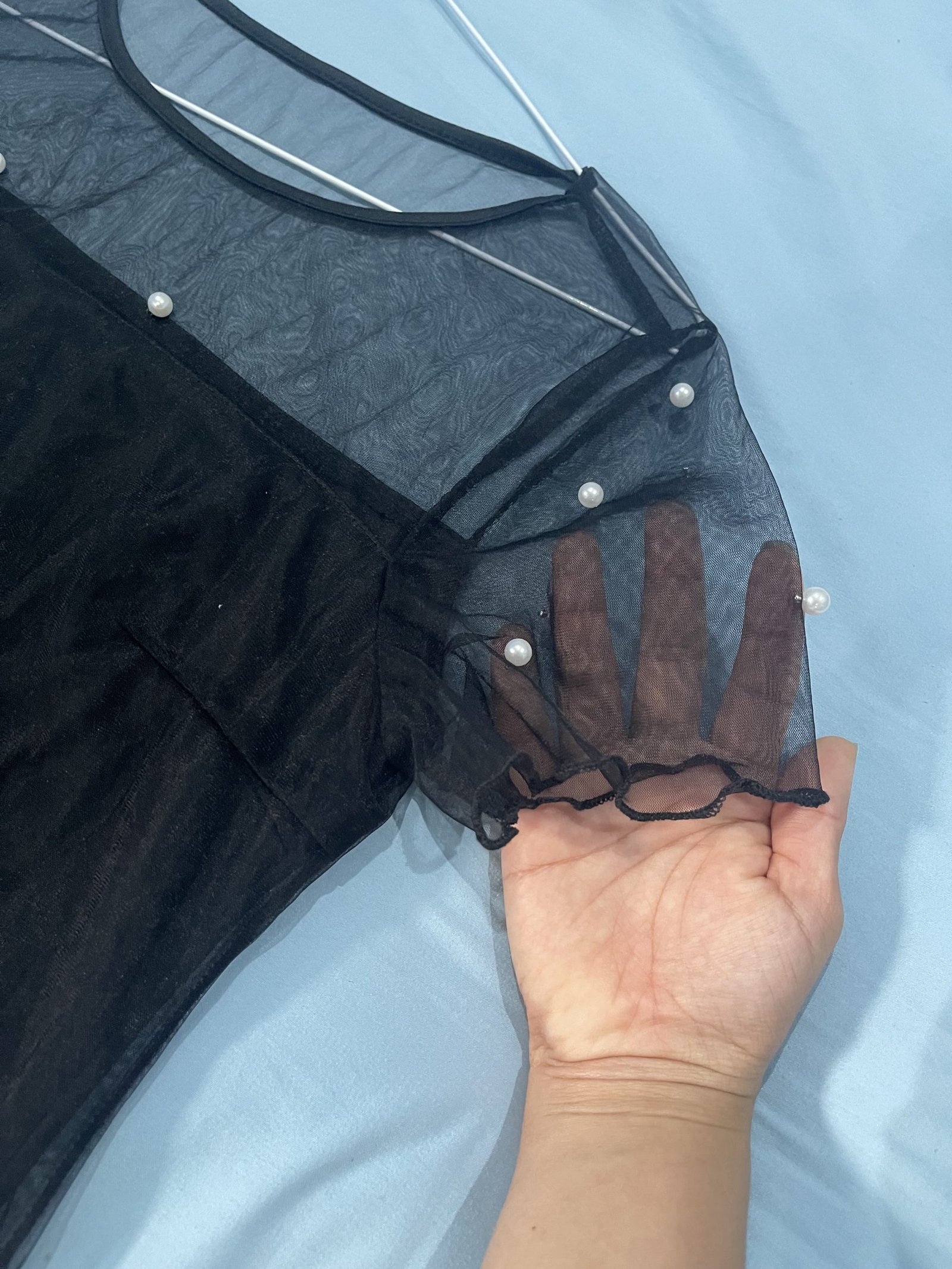 Vestido corto con malla. - Imagen 3