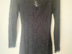 Vestido negro de encaje