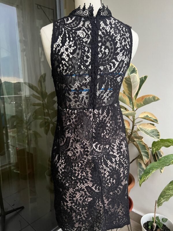 Vestido de encaje - Imagen 2