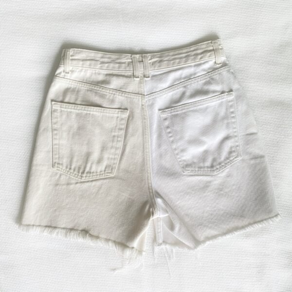 Beige denim shorts de Pull & Bear - Imagen 2
