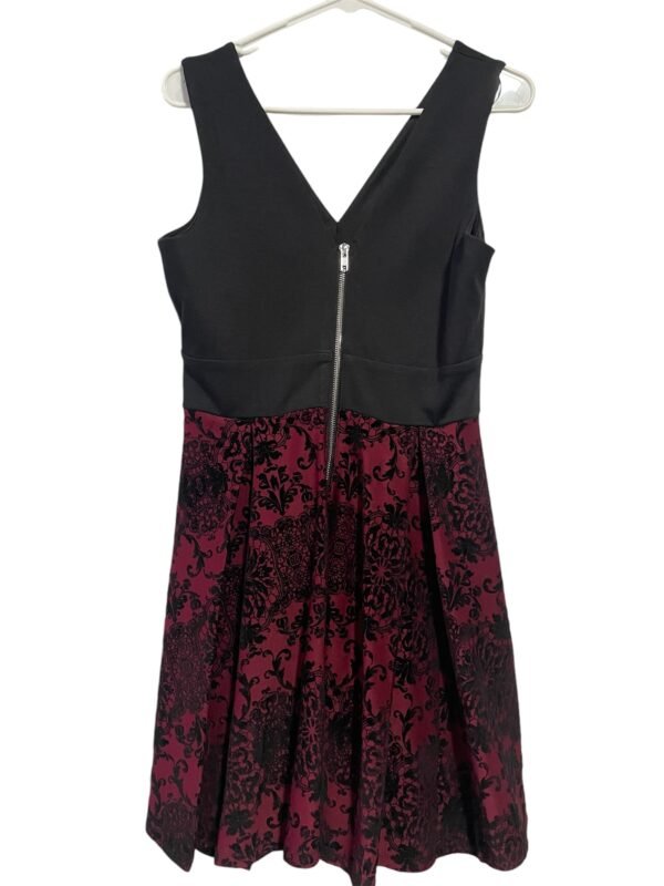 Vestido coctel negro y vino - Imagen 2