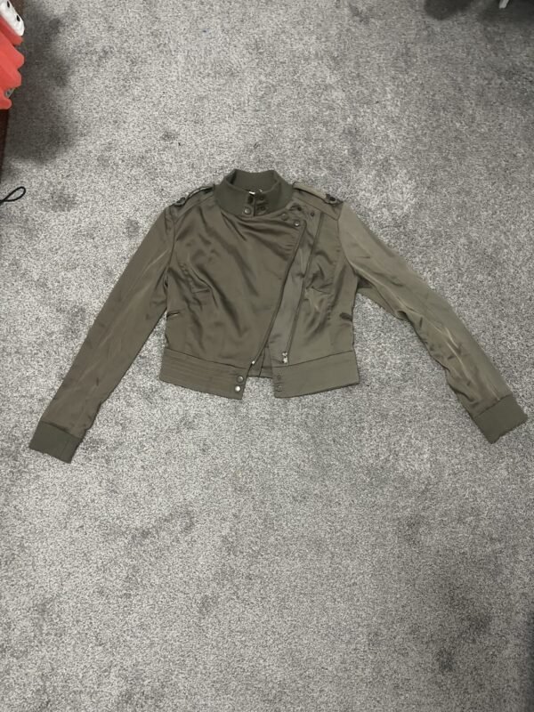 Chaqueta casual color verde militar - Imagen 4
