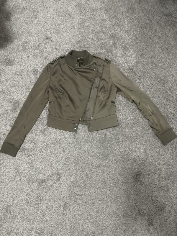 Chaqueta casual color verde militar
