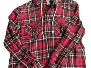 Camisa rosada con capucha