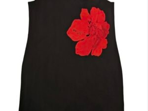 Traje con flor