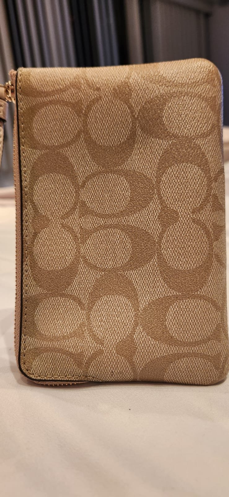 Coach muñequeras caqui y crema - Imagen 4