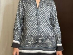 Blusa estampada marca Zara talla médium
