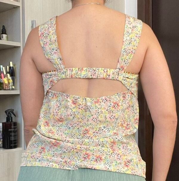 Blusa con estampado floral talla small - Imagen 2