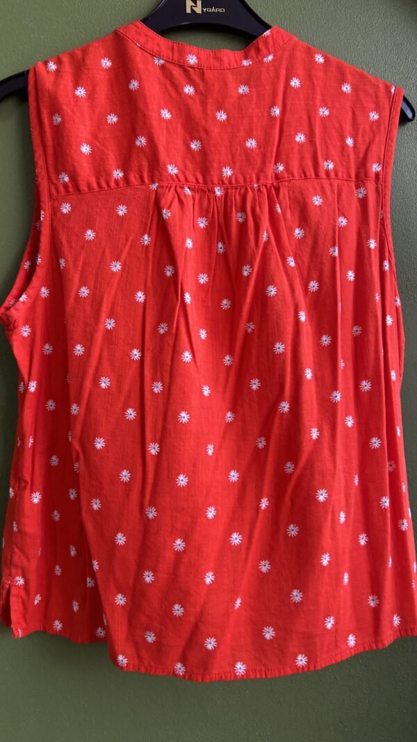 Blusa roja con diseño Old Navy - Imagen 2