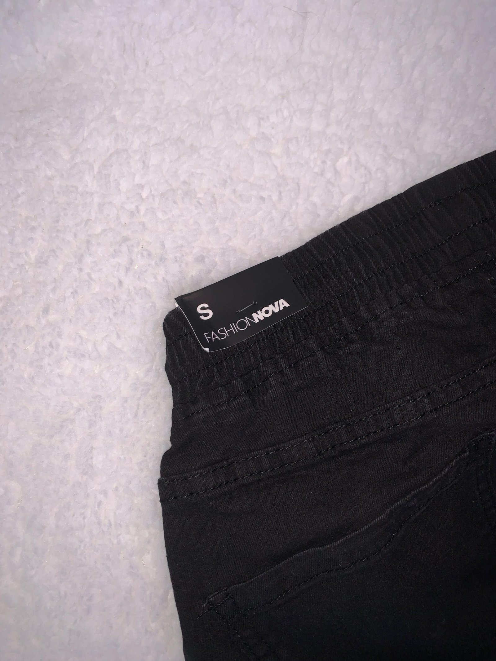 Pantalón cargo negro (Fashion Nova) - Imagen 2