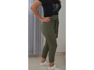 Pantalon estilo capri