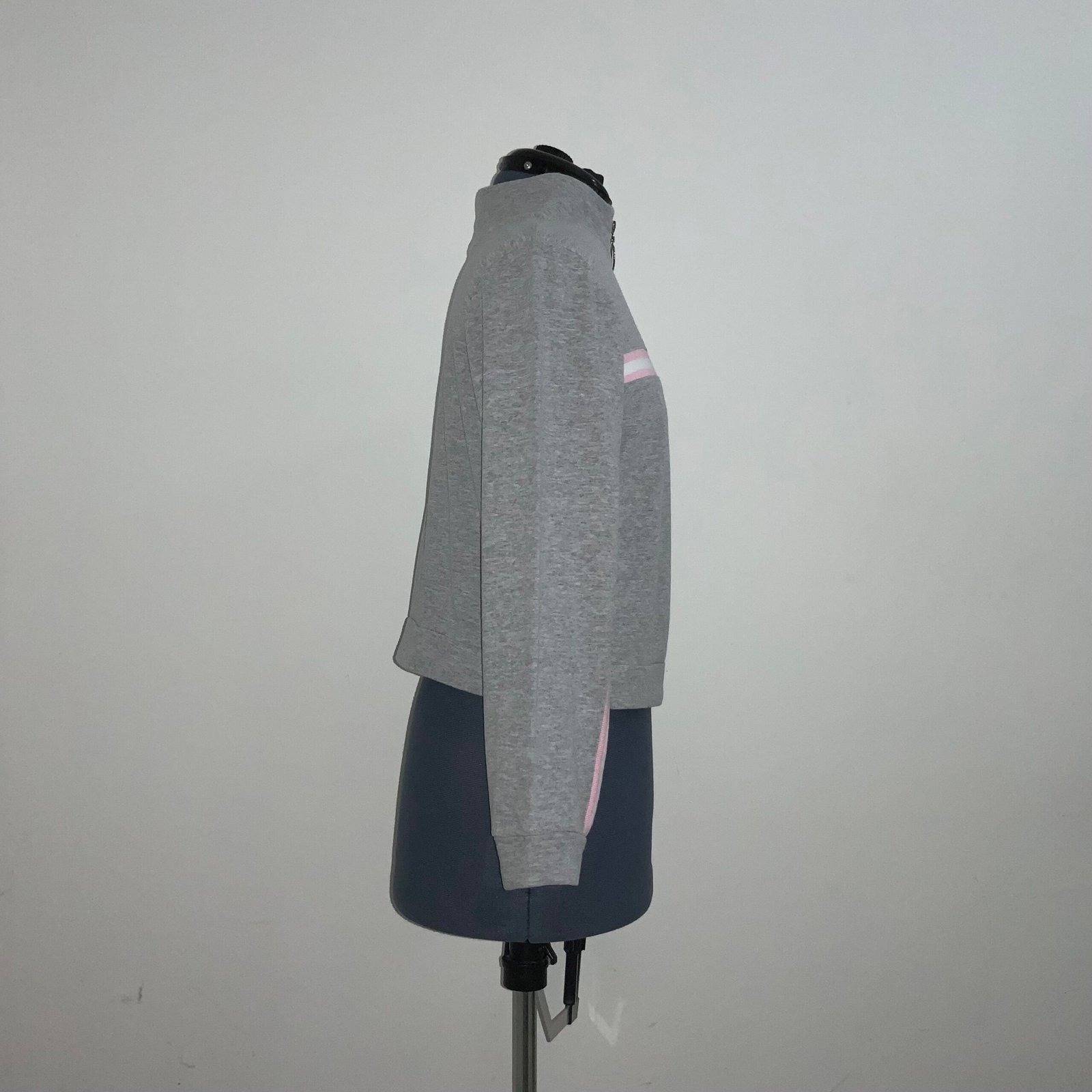 Sudadera crop top con franja - Imagen 3