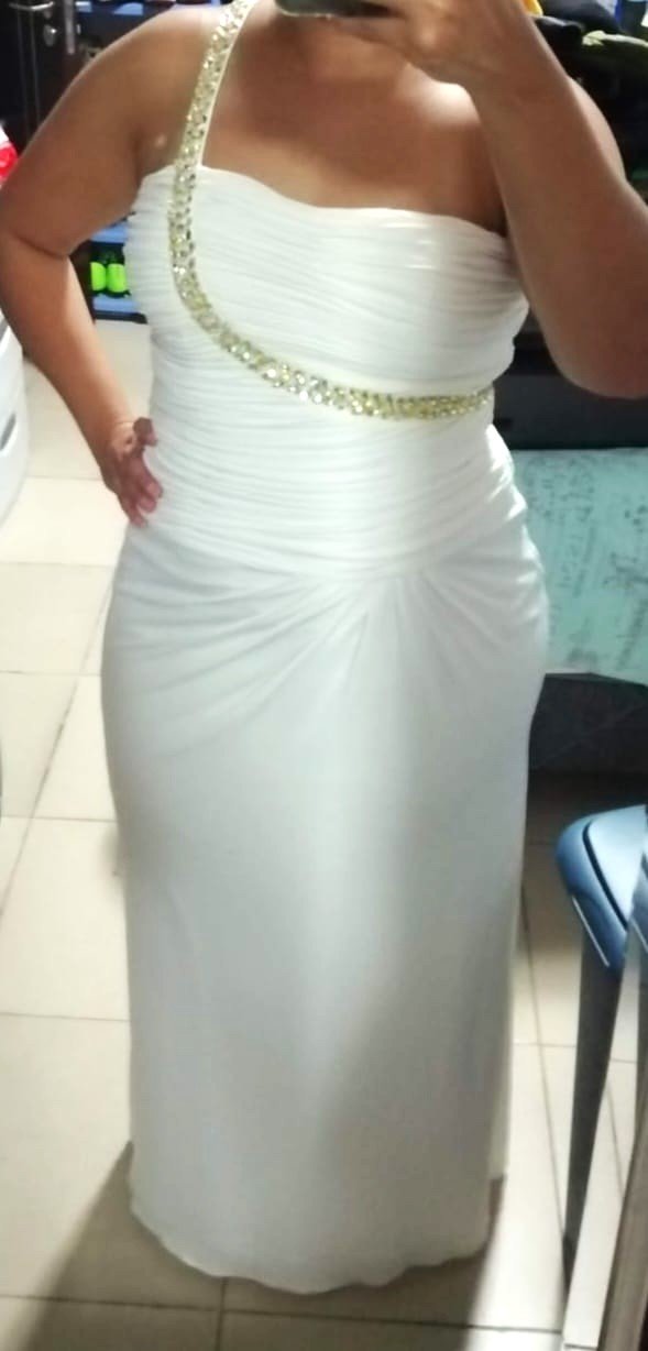 Vestido largo one shoulder con detalle dorado en el frente y la tira - Imagen 5