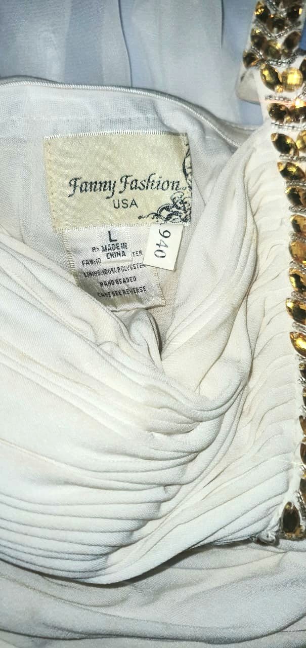 Vestido largo one shoulder con detalle dorado en el frente y la tira - Imagen 3