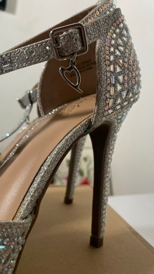 Tacones plateados - Imagen 4