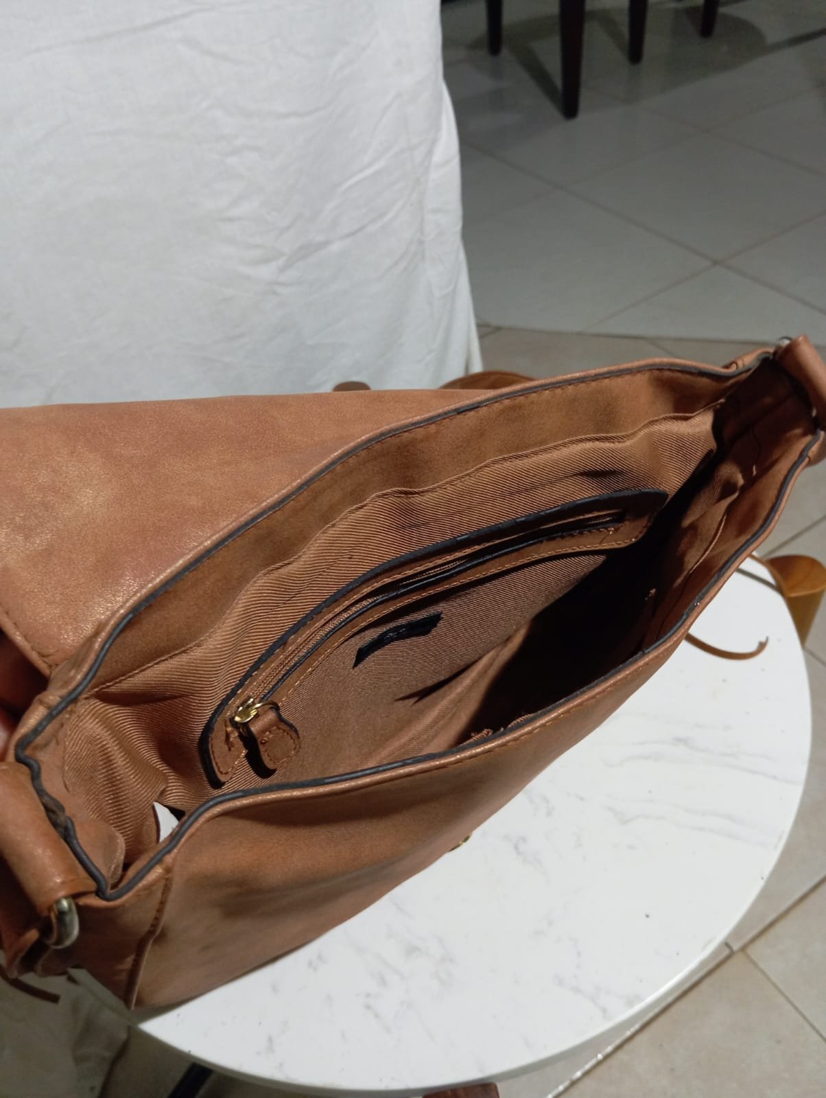 Bolso bandolera marrón con flecos estilo boho - Imagen 5